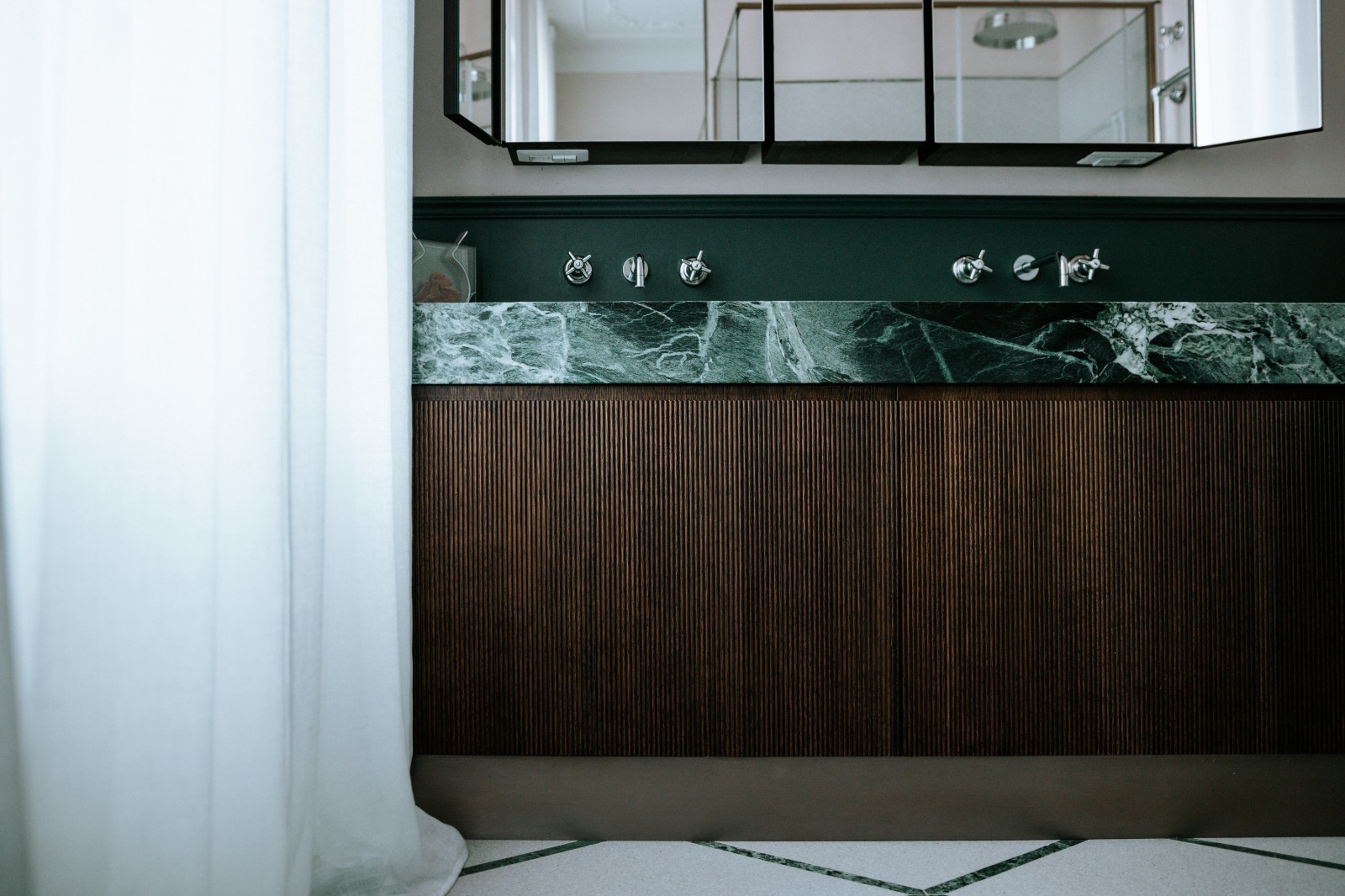 APT Milano Bagno - Vista Lavabi e Specchi